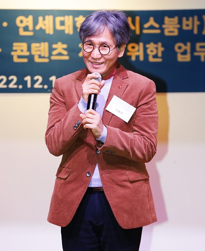 김철관 한국인터넷기자협회장이 축사를 하고 있다.