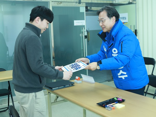 유동수 의원, 인천 계양구갑 후보자 등록 모습. 의원실 포토