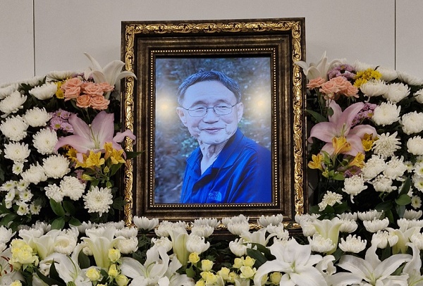 故 신경림 시인의 영정. 김철관 기자