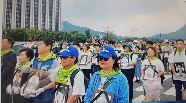 800위 민족민주열사 영정행진 모습. 사진 김철관 기자