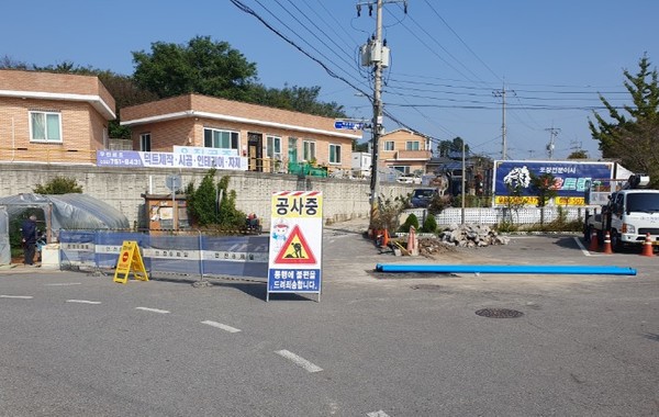 중구 운북동 177-65번지 논골마을 상수도 배수관 부설공사 현장. 중구 포토