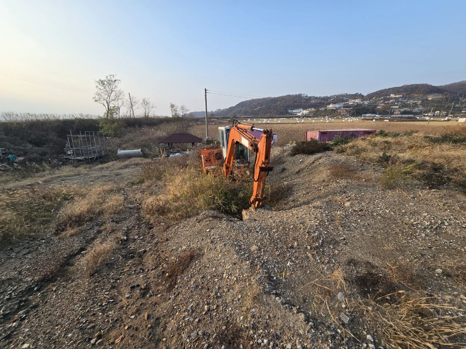 인천 강화군 화도면 여차리 천연기념물(저어새 서식지) 인근 농지에 오염토를 불법한 매립 부지 일원. 인천뉴스 포토.
