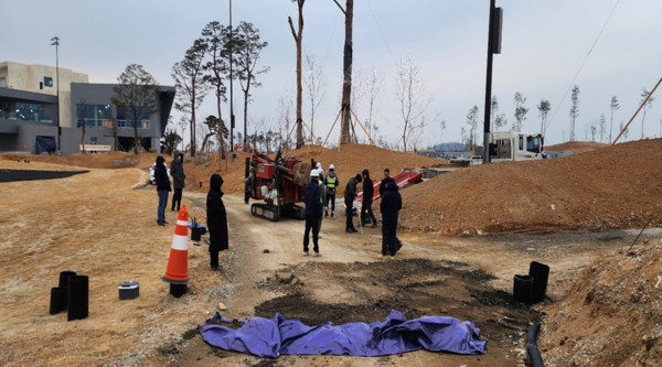 지난달 16일 진행된 인천 중구 한상드림아일랜드 조성 현장 환경오염 합동 조사 현장. 인천뉴스DB