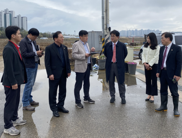 영종국제도시 종합병원 후보 부지를 방문한 배준영 의원. 의원실 포토