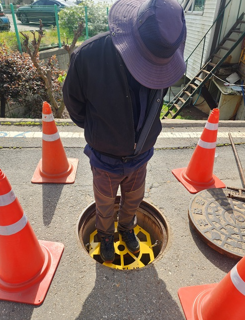  ‘맨홀추락방지시설’. 옹진군 포토