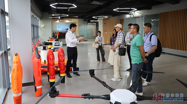 화순윈의 첨단 해양 구조장비. (산둥망 포토)