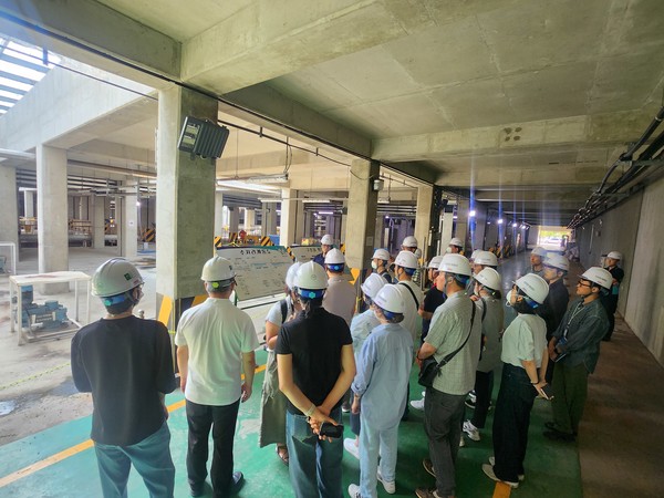 2025그린에너텍 참가자들이 선진 물환경시설 탐방에 참여하고 있다. 환경공단 포토