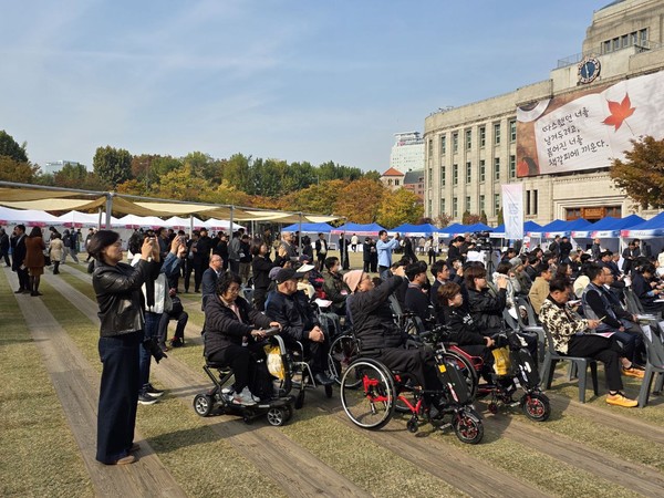 장애인이 만든 제품, 서울광장에 모이다 ...(2025.11.9)의 본문 썸네일 1