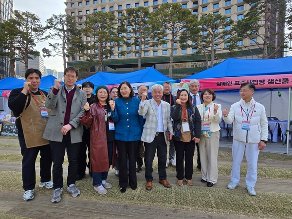 장애인이 만든 제품, 서울광장에 모이다 ...(2025.11.9)의 본문 썸네일 2