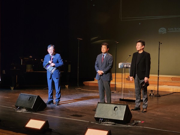 중구의회 이종호 의장이 '제4회 중구 구립어린이합창단 정기연주회'에 참석해 축사를 하고 있다. 구의회 포토