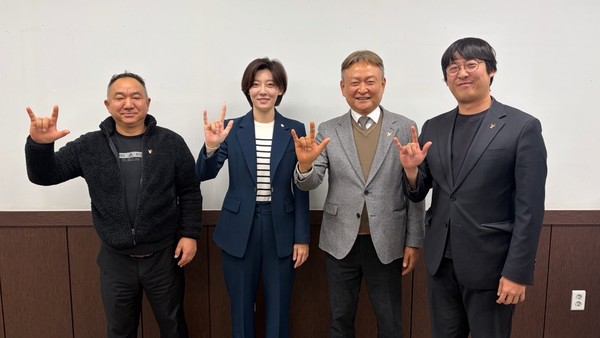 서구의회 장문정 복지도시위원장이 간담회를 마치고 기념촬영을 하고 있다. 구의회 포토