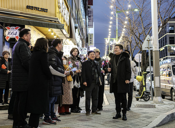 ‘운서동 별마루길 점등 행사’. 중구 포토