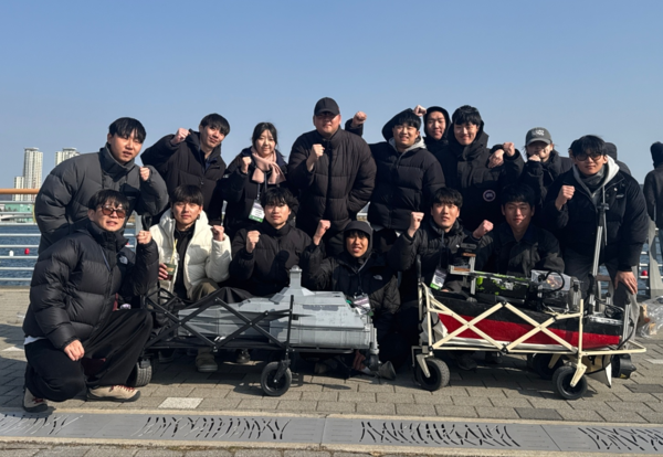 ‘제6회 자율운항보트 경진대회’(KABOAT 2025)에서 우수한 성과를 거둔 인하대 i-Tricat 팀 학생들. 인하대 포토