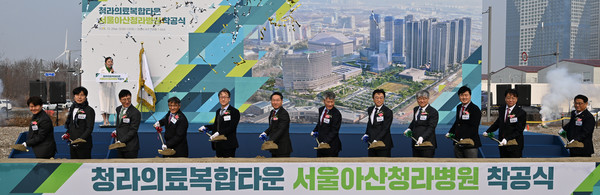 유정복 인천광역시장이 29일 서구 청라동에서 열린 '청라의료복합타운 서울아산청라병원 착공식'에서 박승일 서울아산병원 병원장 등 참석내빈들과 시삽을 하고 있다. 인천시 포토