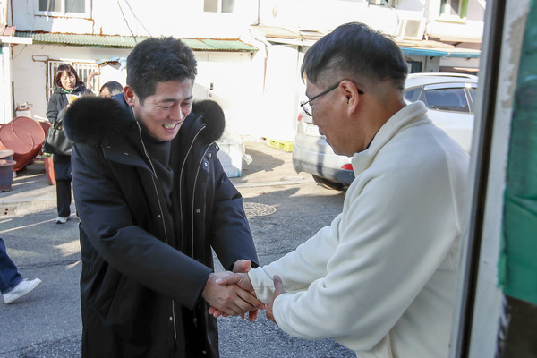 김정헌 중구청장이 동절기 한파 대비 합동 현장점검을 하고 있다. 중구 포토