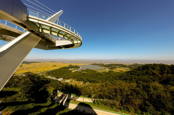 강화 교동도 화개산 전망대 전경. 강화군 포토.