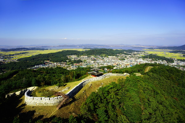 강화산성 전경. 강화군 포토.