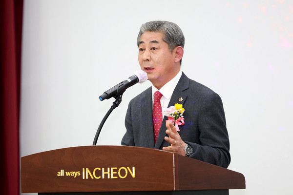 정해권 의장이 ‘인천시 주민자치연합회장 이･취임식’에 참석해 축사를 하고 있다. 시의회 포토