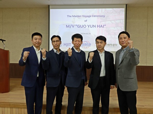 사진 왼쪽부터 COSCO SHIPPING BULK 李震(LI ZHEN) 부총경리, 한진인천컨테이너터미널 윤준광 대표이사, 인천항만공사 김상기 운영부문 부사장, COSCO SHIPPING KOREA 白培军(BAI PEIJUN) 회장, (주)한진 백광호 물류사업본부장. IPA 포토