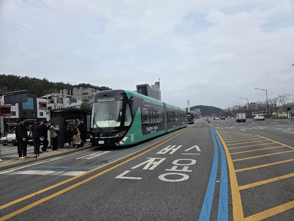 대전에서 시범 운영중인 TRT(무궤도 트램). 대전시 포토