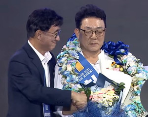 <b>허종식</b>, 민주당 인천<b>시당위원장</b> 당선 … 선호투표 끝 52.88%